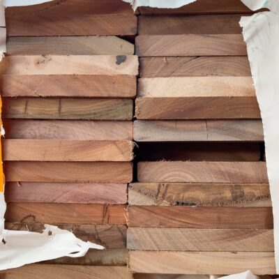 135X19 FEATURE GRADE SPOTTED GUM DECKING- (PACK CONSISTS OF RANDOM SHORT LENGTHS)