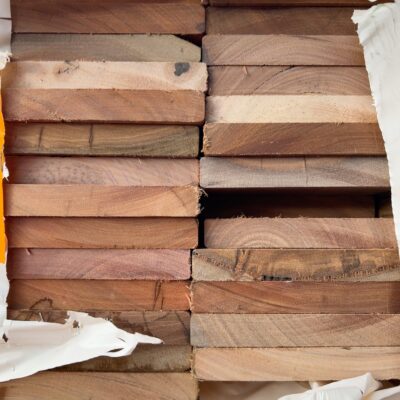 135X19 FEATURE GRADE SPOTTED GUM DECKING- (PACK CONSISTS OF RANDOM SHORT LENGTHS)