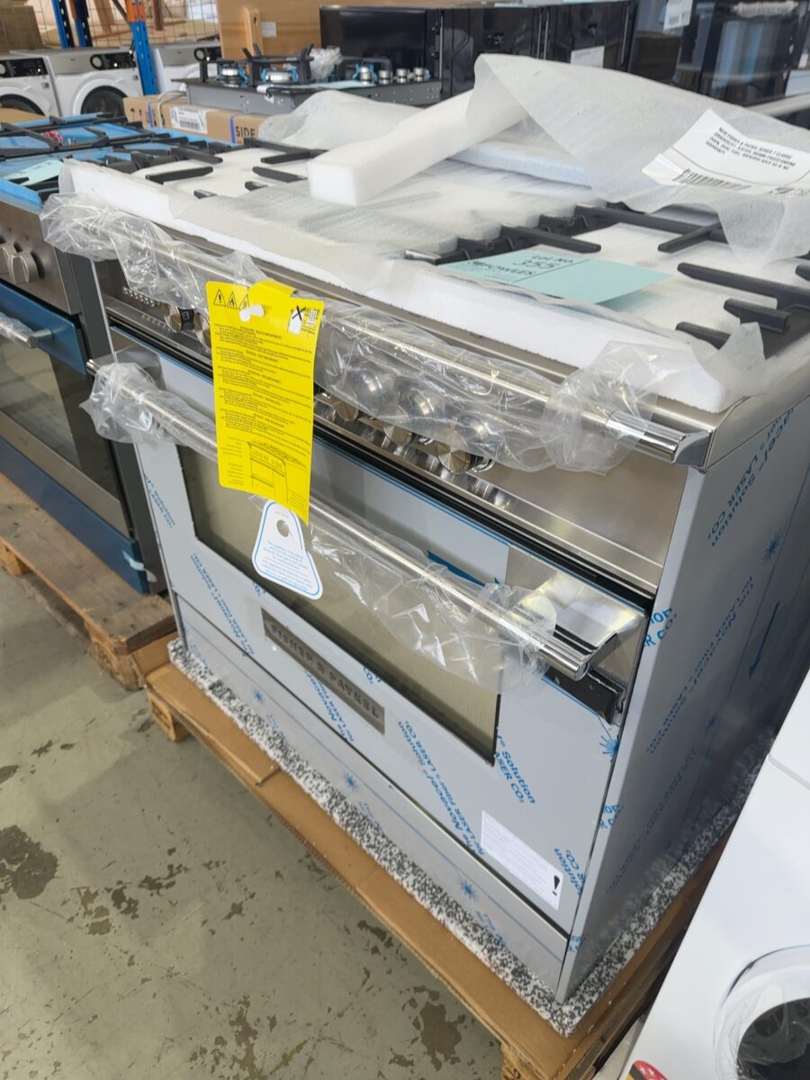 NEW FISHER & PAYKEL SERIES 7 CLASSIC OR90SCG2X1, S/STEEL 900MM FREESTANDING OVEN, DUAL FUEL, RRP$3999 SOLD AS IS NO WARRANTY