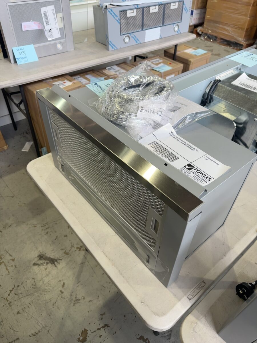 NEW TECHNIKA SLH260ISS 600MM SLIDE OUT RANGEHOOD, SOLD AS IS NO WARRANTY