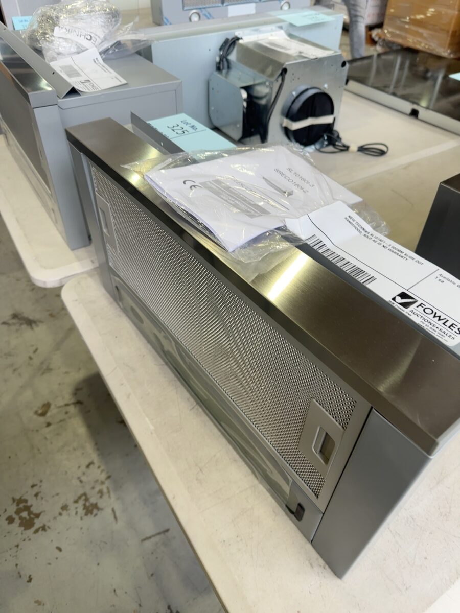 NEW TECHNIKA SL101601-3 600MM SLIDE OUT RANGEHOOD, SOLD AS IS NO WARRANTY