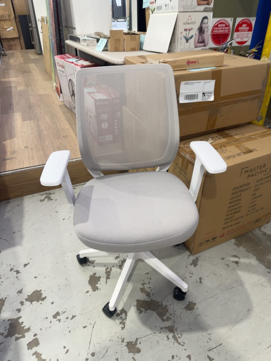 CLEARANCE OTIS OFFICE CHAIR, MESH/WHITE GREY FABRIC, SOLD AS IS