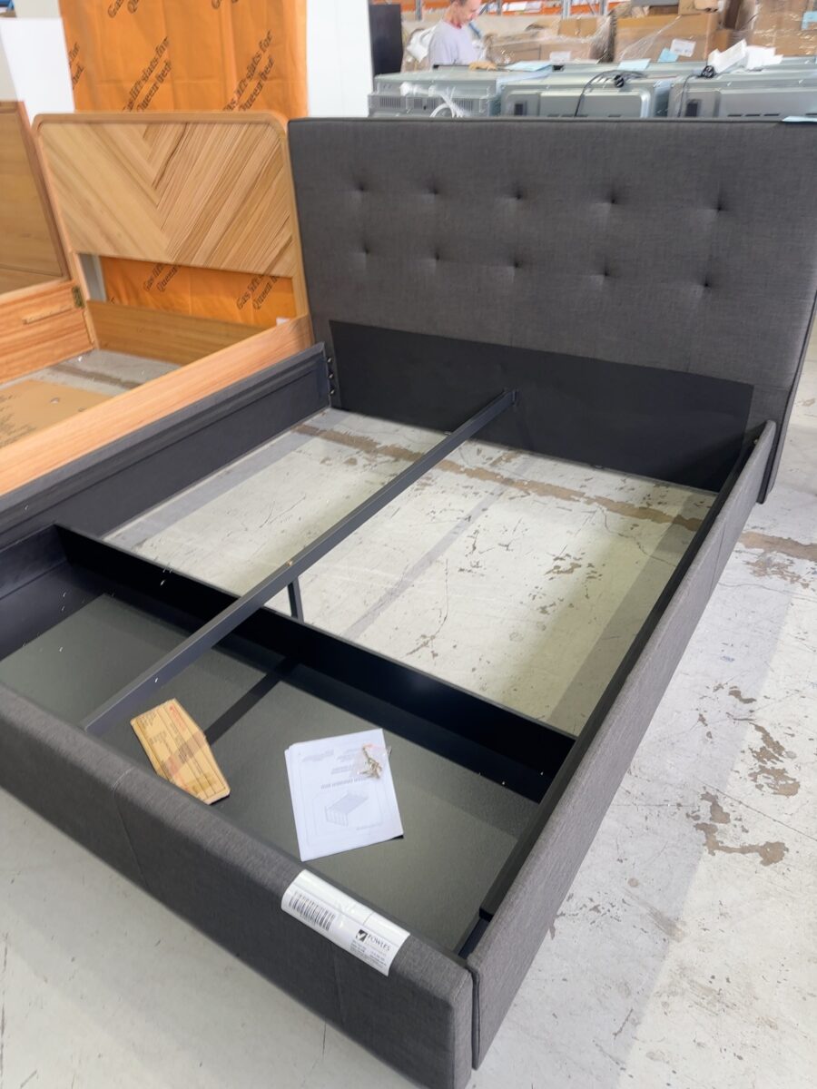 CLEARANCE ASH GREY CARTER/FLORENCE KING SIZE BED WITH DRAWERS, SOLD AS IS