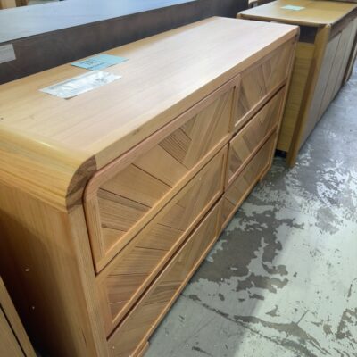 EX DISPLAY CURVED EVA DRESSER, MESSMATE TIMER WITH HERRINGBONE DESIGN RRP35 SOLD AS IS