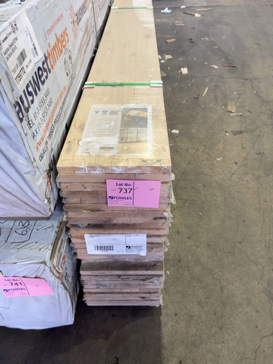 300X25 KD HARDWOOD LAM TIMBER PANELS-16/2.4