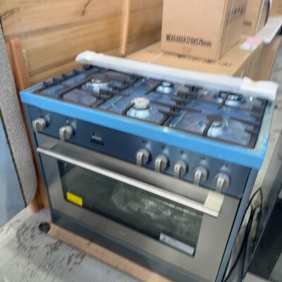 NEW BLANCO BFD914WX  900MM DUAL FUEL FREESTANDING OVEN, SOLD AS IS NO WARRANTY **MISSING ONE BURNER CAP**