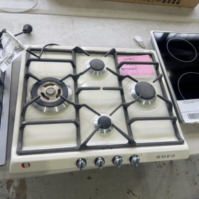 EX DISPLAY SMEG WHITE 600MM GAS COOKTOP -SOLD AS IS NO WARRANTY