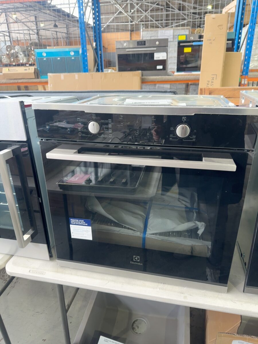 EX DISPLAY ELECTROLUX EVEP614SD 600MM ELECTRIC OVEN SOLD AS IS NO WARRANTY