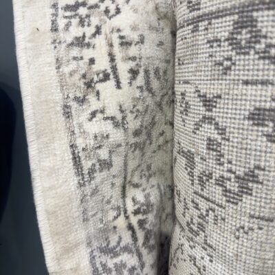 NEW EX DISPLAY RUG, 160CM X 230CM