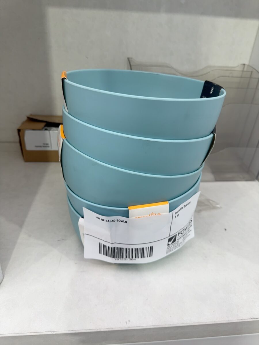 LOT OF SALAD BOWLS
