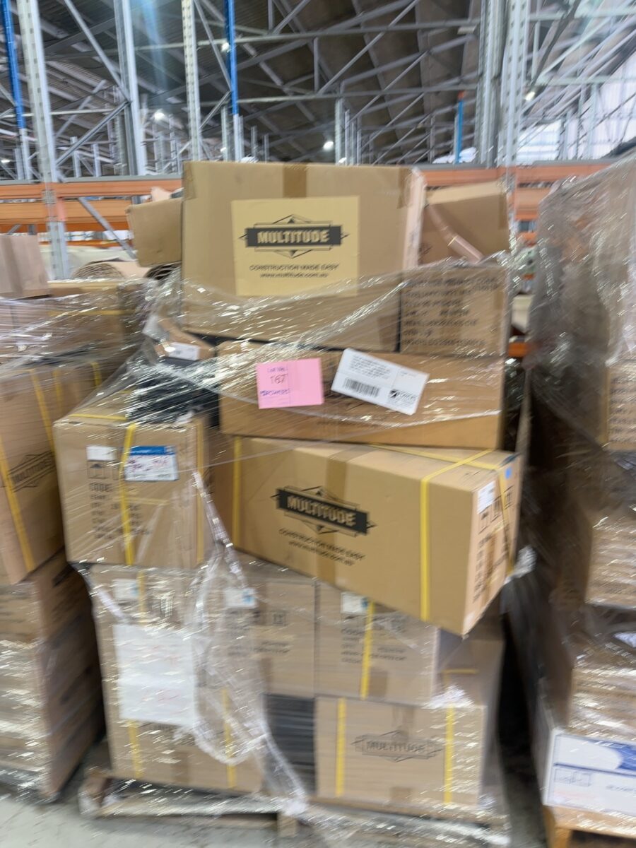 PALLET OF BATHROOM ACCESSORIES & TAPWARE, INCLUDING SWIVEL SPOUTS, TALL BASIN MIXERS CHROME, COMMERCIAL STYLE PULL OUT MIXERS CHROME, ROSE GOLD TOWEL RAILS, TOILET ROLL HOLDERS, BLACK CEILING ROSES, ETC SOLD AS IS
