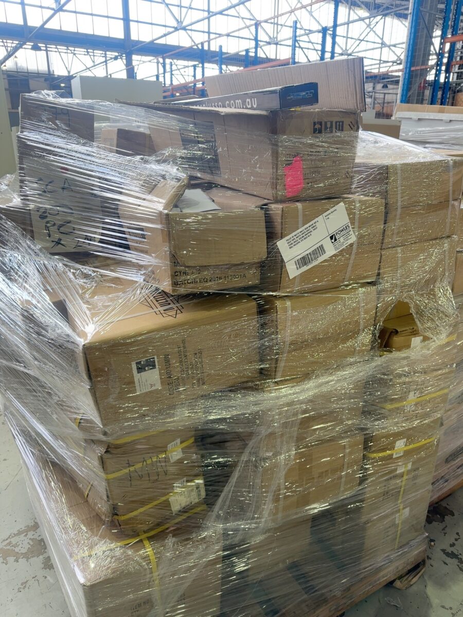 PALLET OF MATTE WHITE DECK MOUNT HOT & COLD TAPS, MATTE WHITE SHELF, SINGLE TOWEL RAILS, CEILING DROPPERS, TOILET ROLL HOLDERS, ETC SOLD AS IS