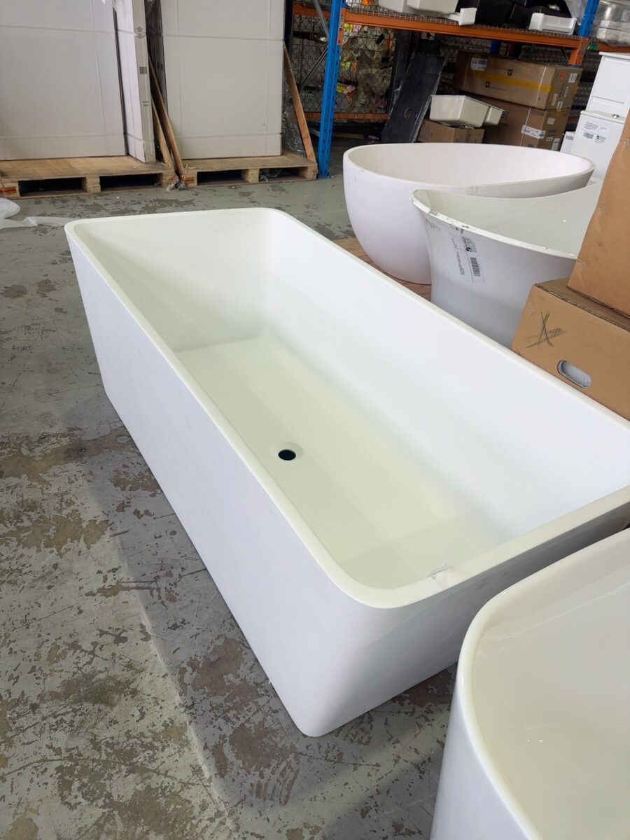 NEW 1700MM FUSION FREESTANDING ACRYLIC BATH MATTE WHITE, SOLD AS IS