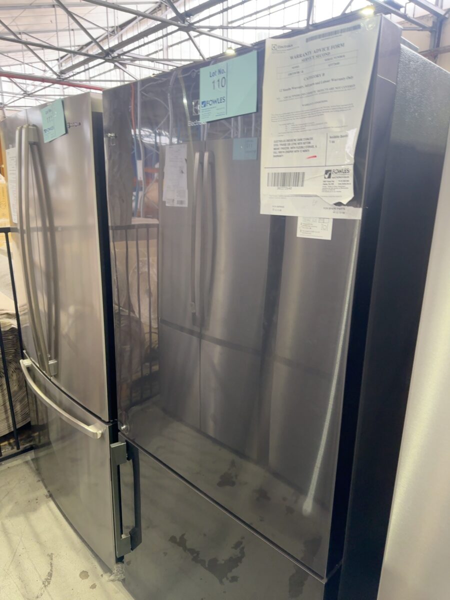 ELECTROLUX EBE5307BC DARK STAINLESS STEEL FRIDGE 530 LITRE WITH BOTTOM MOUNT FREEZER, WITH FLEXIBLE STORAGE, & FULL WIDTH CRISPER WITH 12 MONTH WARRANTY