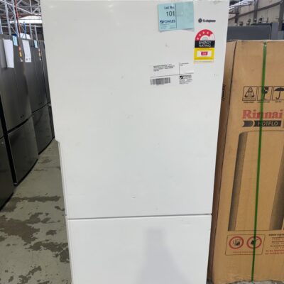 WESTINGHOUSE WBE5300WB-R WHITE FRIDGE WITH BOTTOM MOUNT FREEZER SOLD AS IS NO WARRANTY - UNSURE WORKING CONDITION