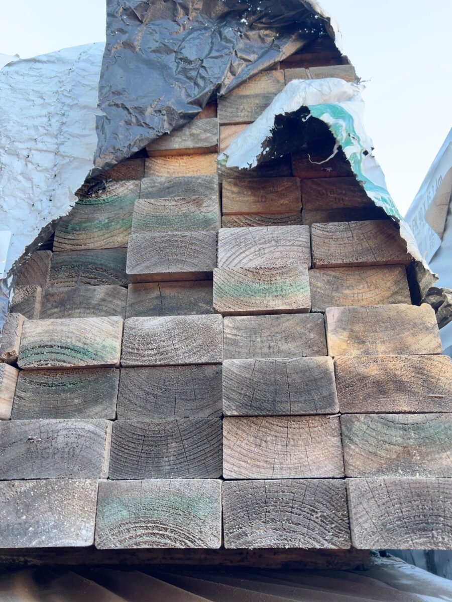 90X45 MGP10 PINE-112/2.4 (THIS PACK IS AGED STOCK AND CONTAINS MOULD. SOLD AS IS)