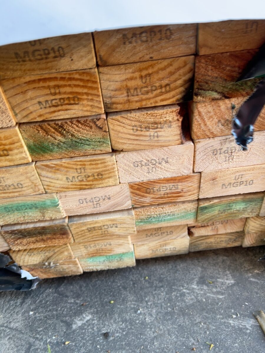 90X45 MGP10 PINE-112/2.4 (THIS PACK IS AGED STOCK AND CONTAINS MOULD. SOLD AS IS)