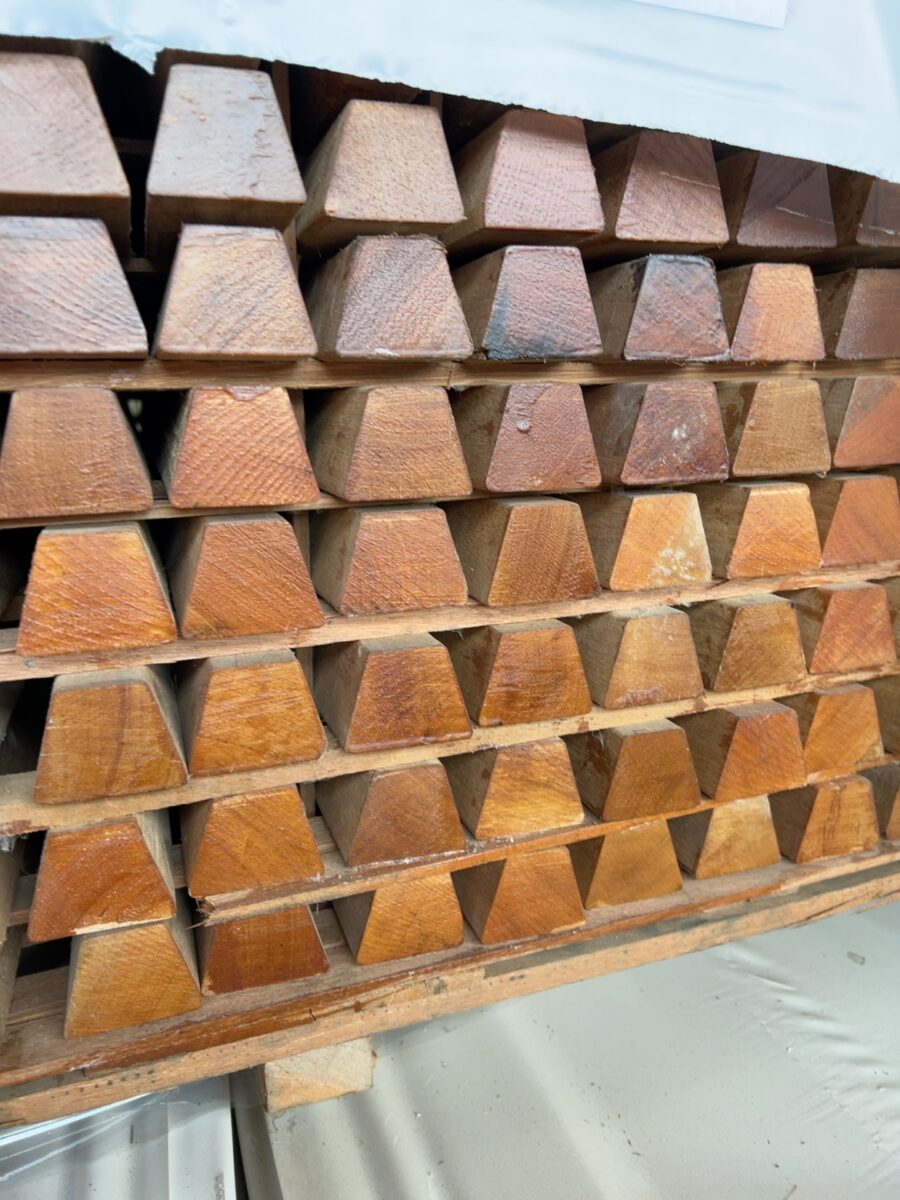 30X40X50 SOLID BANGKIRAI KD BATTENS WITH BEVELLED SHAPE TOP -228/1.8