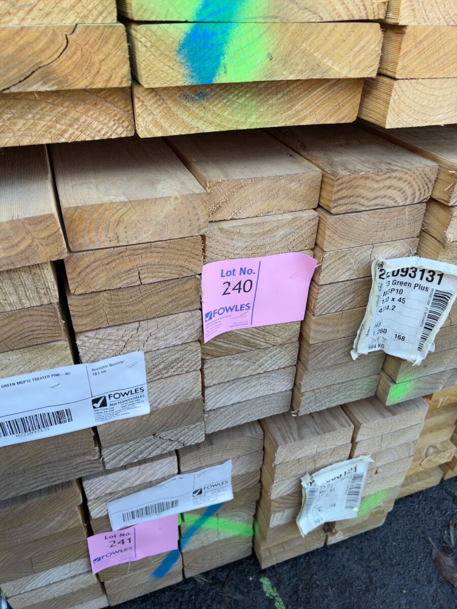 140X45 T3 GREEN MGP10 TREATED PINE-40/4.2