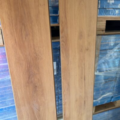 2200X239X12MM COUNTRY OAK (9279-4) LAMINATE FLOORING- (46 BOXES X 2.1 M2)