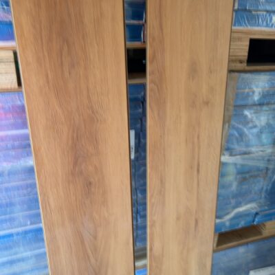 2200X239X12MM COUNTRY OAK (9279-4) LAMINATE FLOORING- (48 BOXES X 2.1 M2)