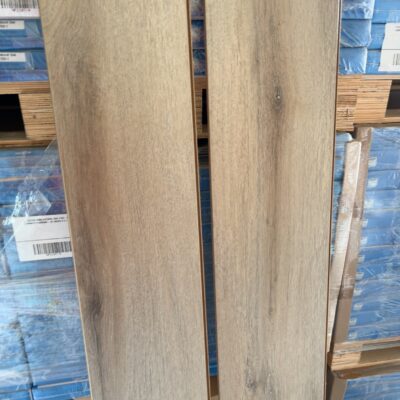 2200X239X12MM NATURAL OAK (1703-1) LAMINATE FLOORING- (32 BOXES X 2.1 M2)