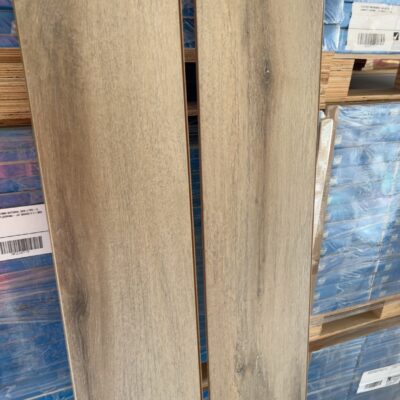 2200X239X12MM NATURAL OAK (1703-1) LAMINATE FLOORING- (48 BOXES X 2.1 M2)