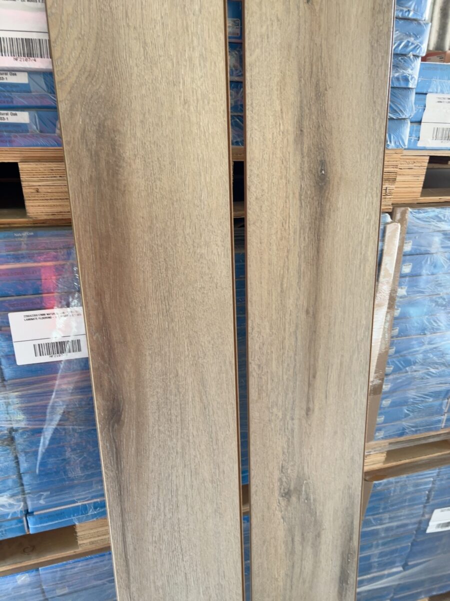 2200X239X12MM NATURAL OAK (1703-1) LAMINATE FLOORING- (48 BOXES X 2.1 M2)