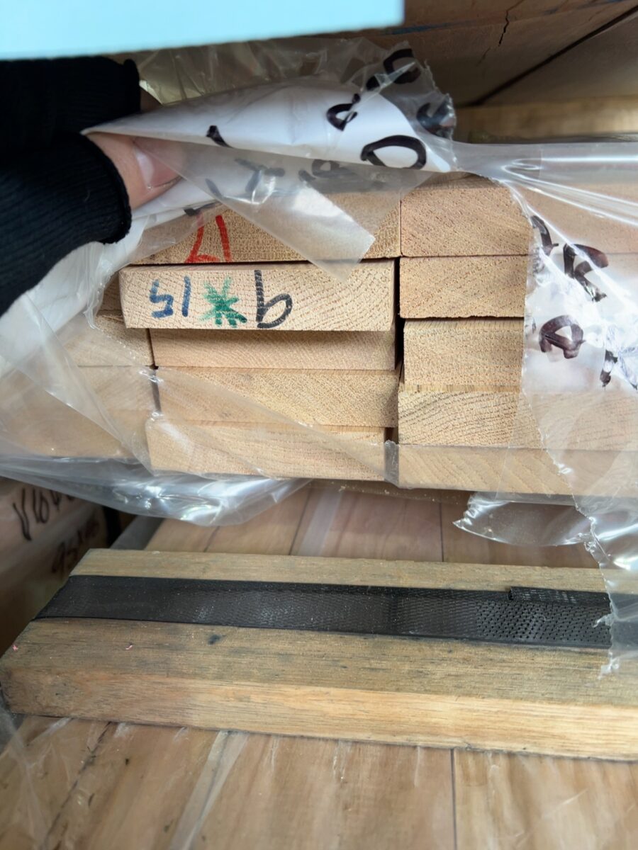90X19 GLACIAL OAK DAR UTE KD HARDWOOD