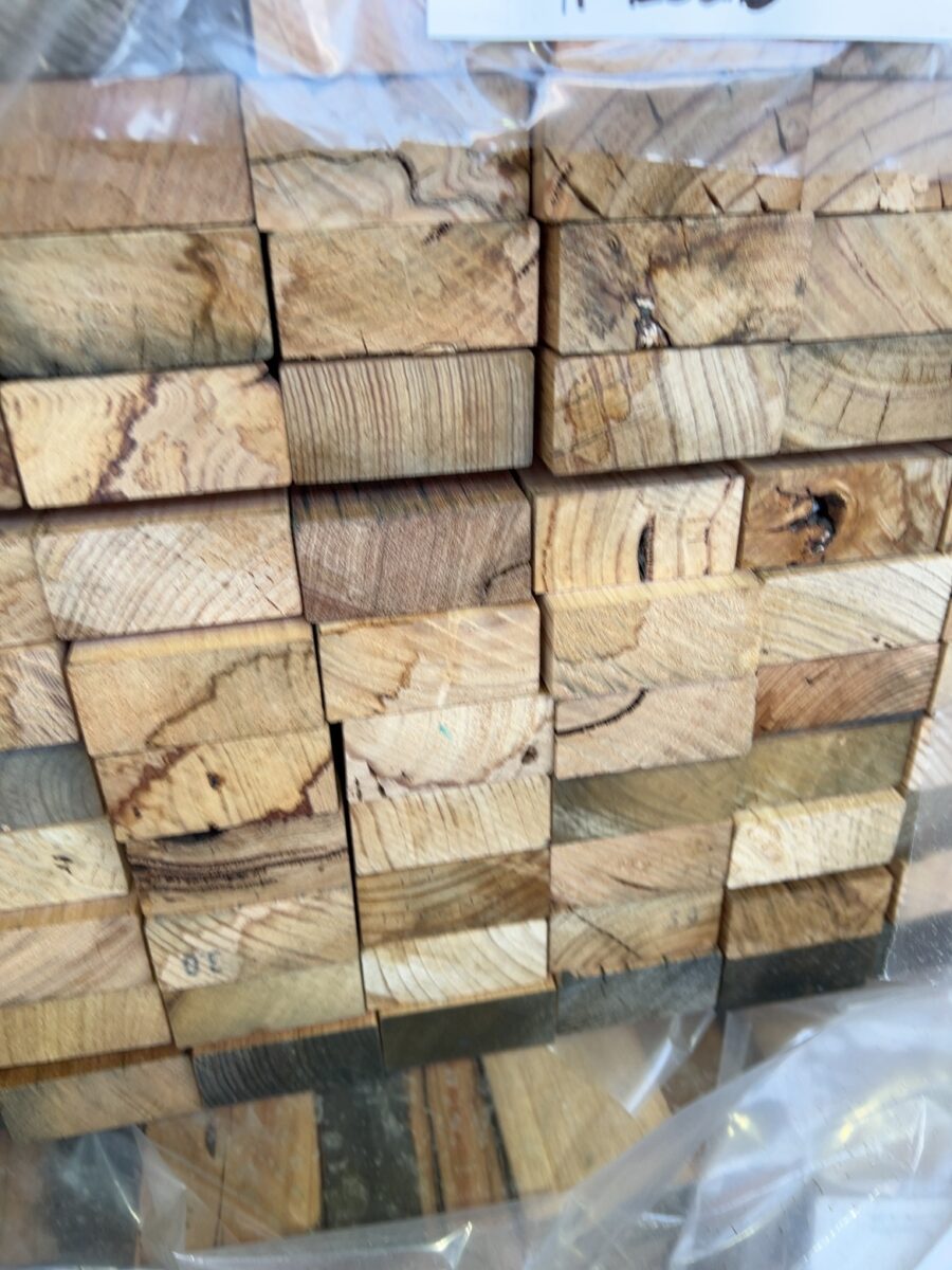 68X32 AUS OAK P/ROUND UTE KD HARDWOOD