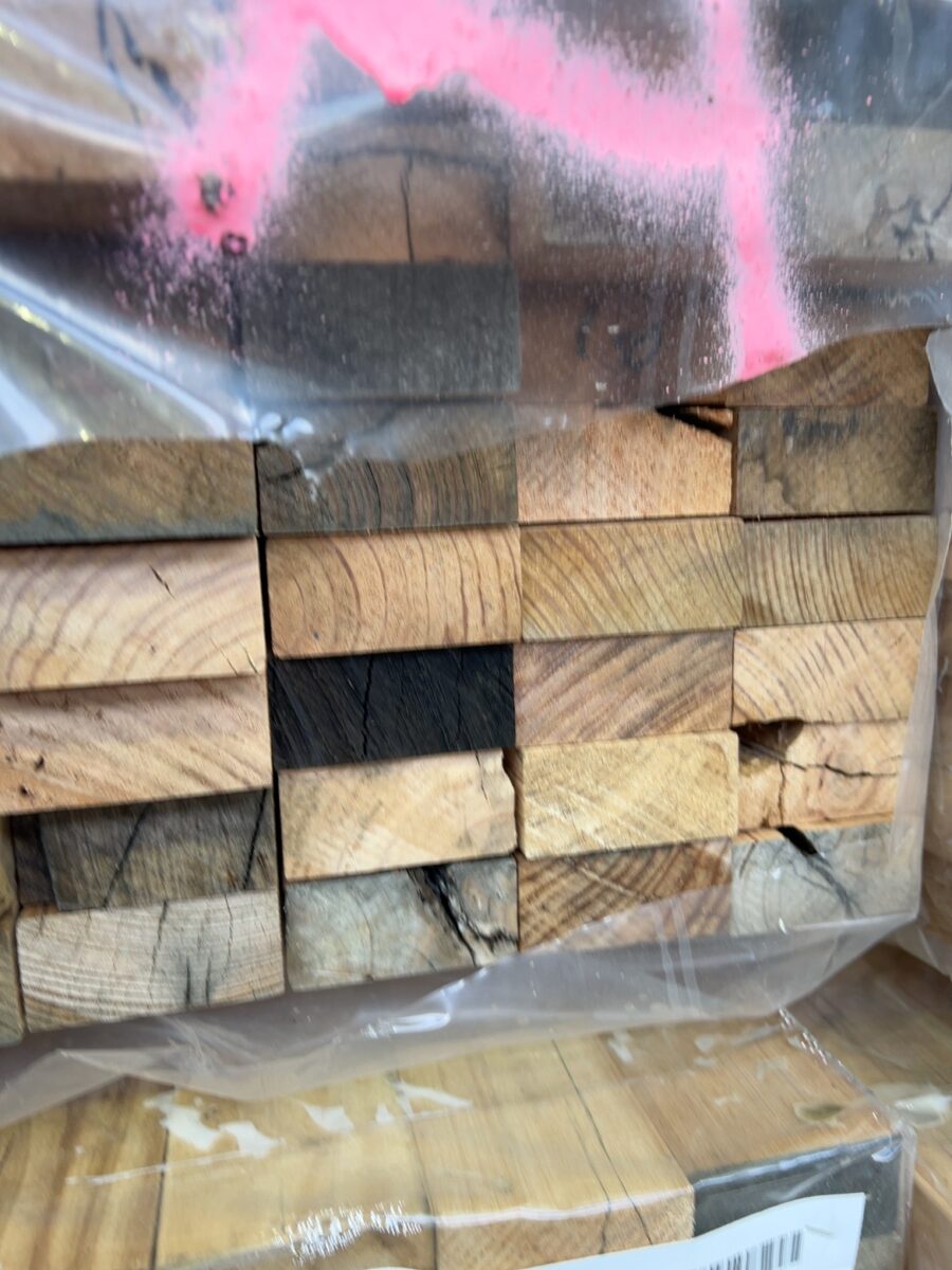 68X32 AUS OAK P/ROUND MERCH KD HARDWOOD