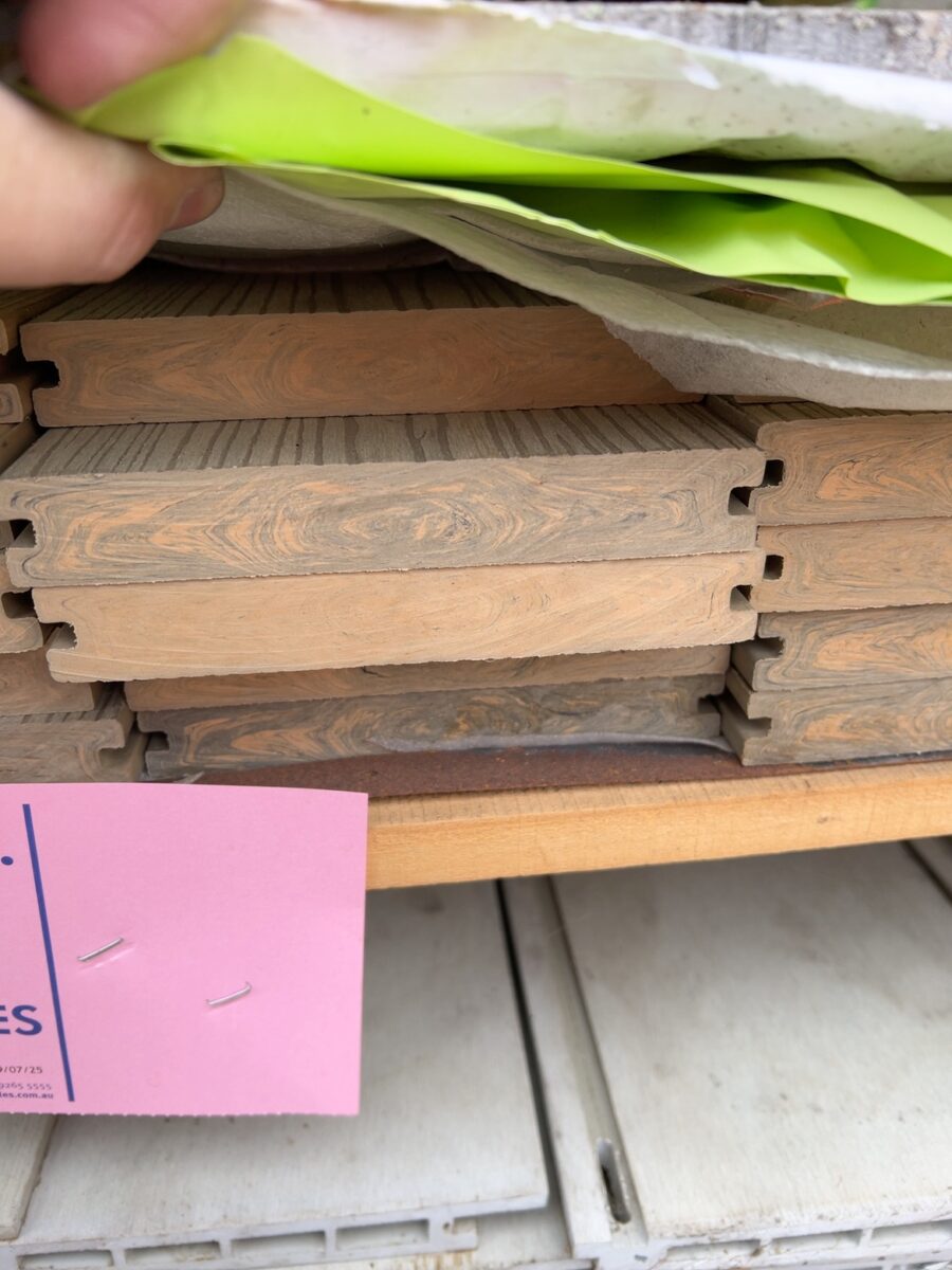 146X22 AMERICAN OAK 146 HEAVY GRAIN COMPOSITE DECKING-31/5.4
