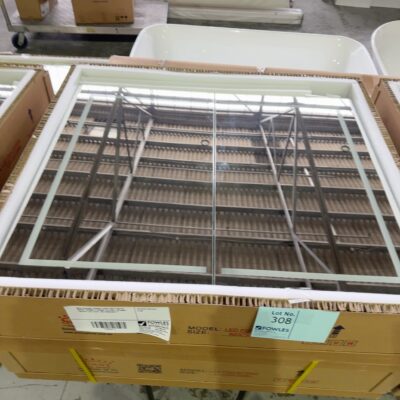 NEW SHAVING CABINET LIGHT OAK & MATTE WHITE, 900MM X 750MM, LED PSH-9075MW **DEFECT LED LIGHT, NO WARRANTY**