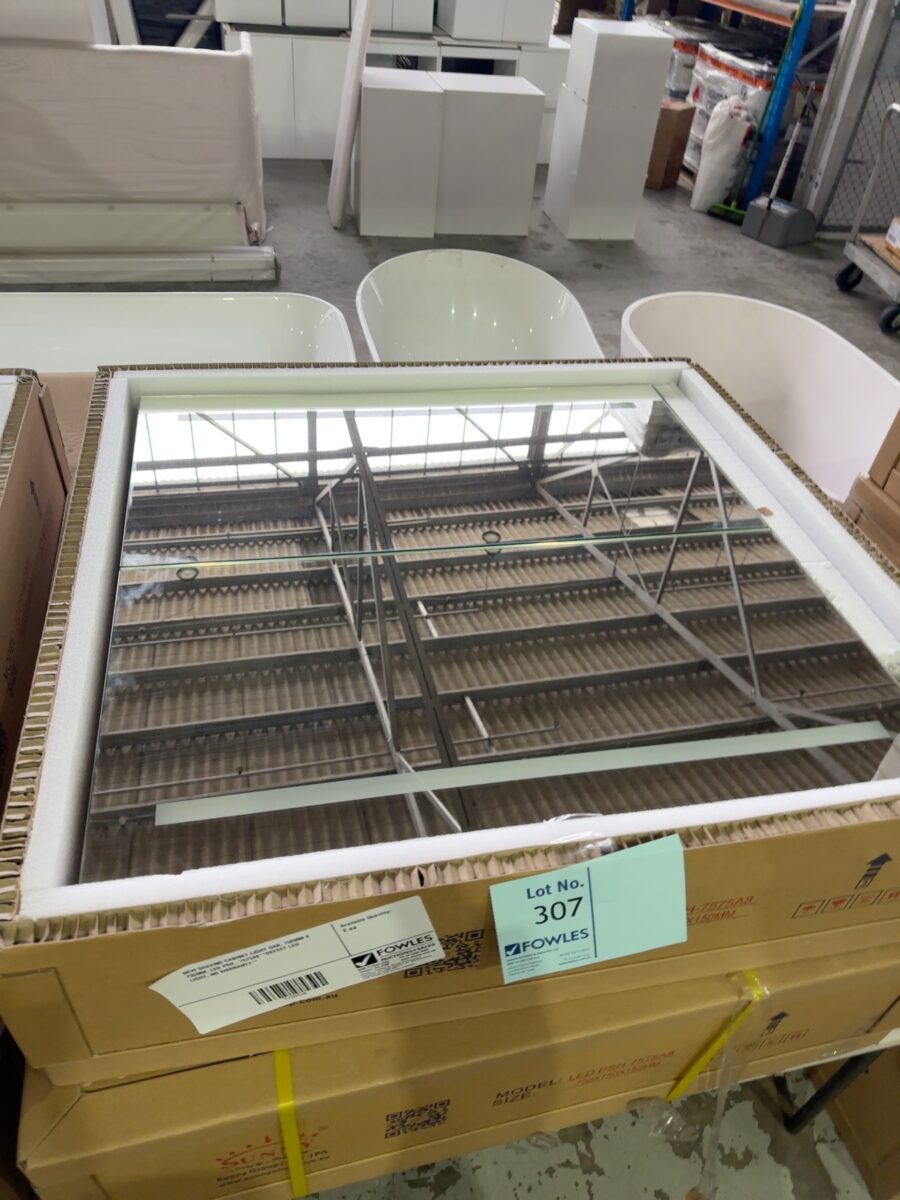 NEW SHAVING CABINET LIGHT OAK, 750MM X 750MM, LED PSH-7575A8 **DEFECT LED LIGHT, NO WARRANTY**