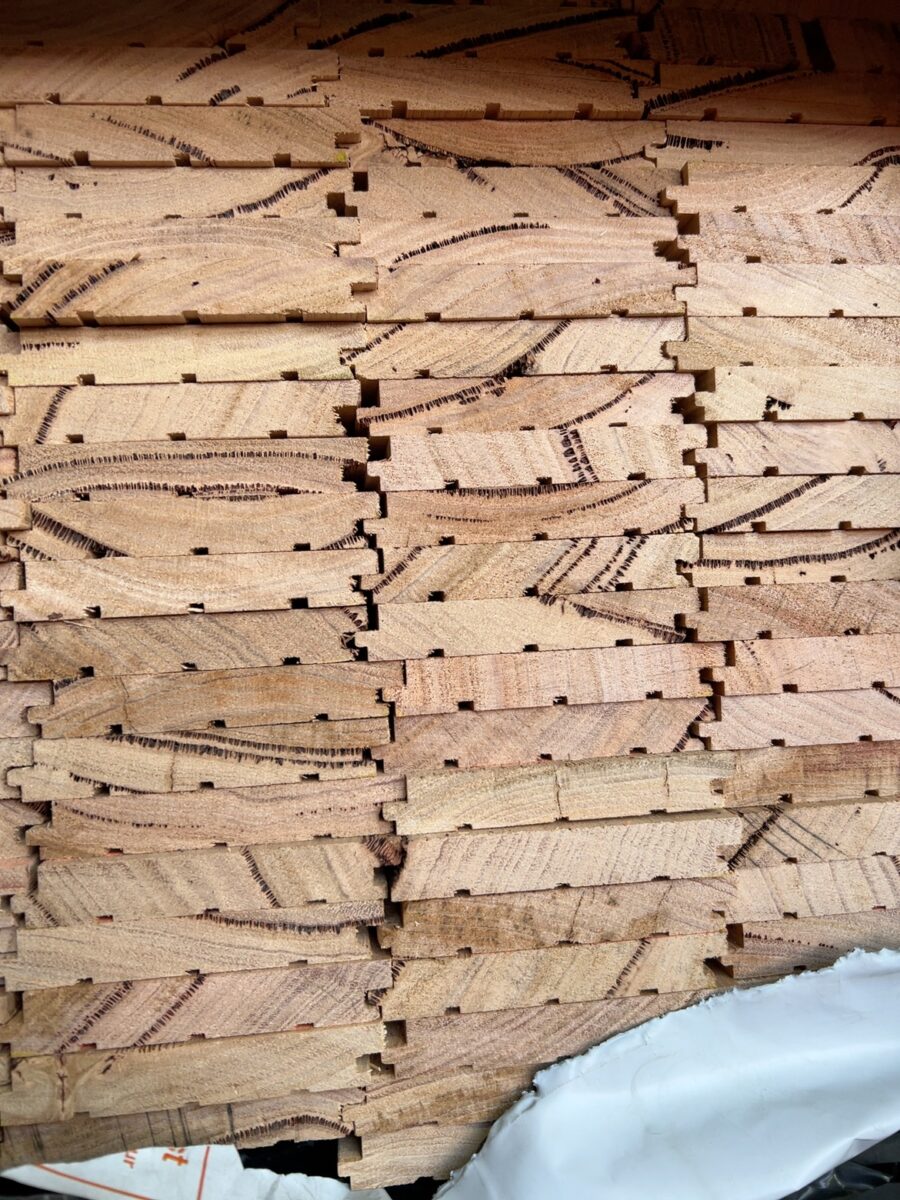85X14 WORMY CHESTNUT GUMVEIN GRADE OVERLAY FLOORING