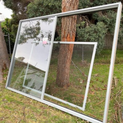 2400X3300 EX DISPLAY EXTREMLEY HEAVY ALUMINIUM SLIDING DOOR UNIT WITH FLYSCREEN- (PLEASE NOTE THAT THE BUYER MUST BRING ENOUGH PEOPLE TO PICK UP THIS ITEM AS IT IS VERY HEAVY)