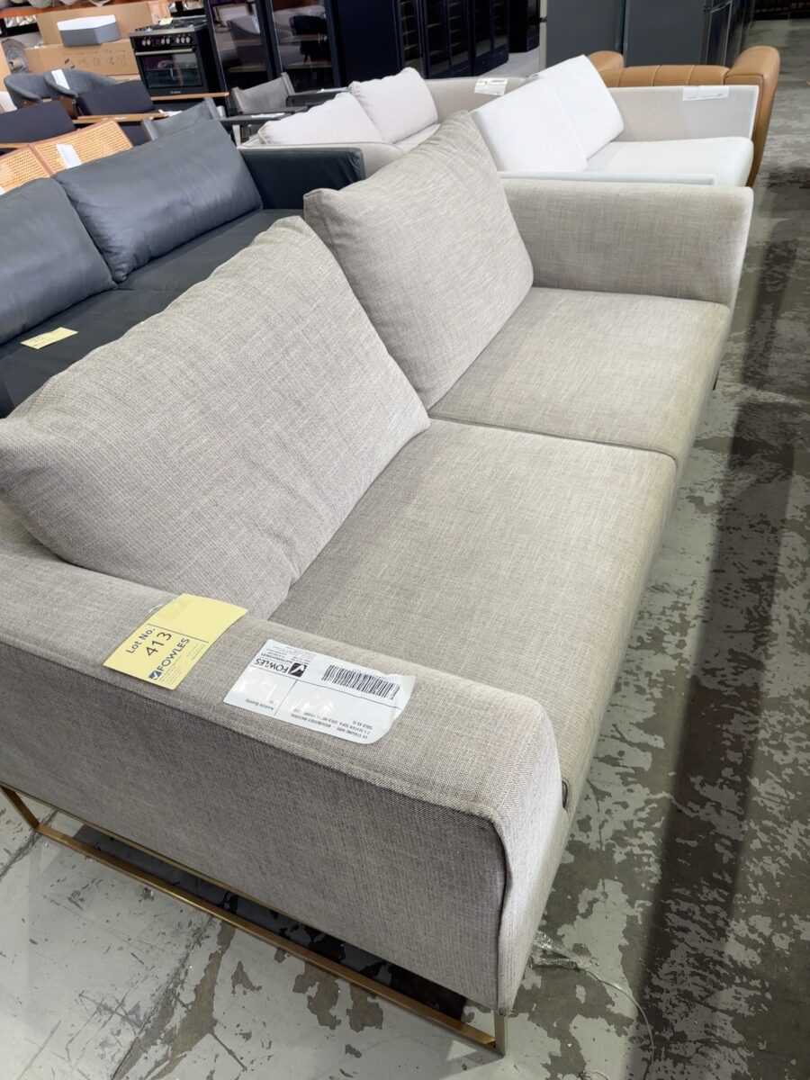 EX STAGING HIRE - BROWN/GREY MATERIAL 2.5 SEATER SOFA, GOLD METAL FRAME LEGS, SOLD AS IS