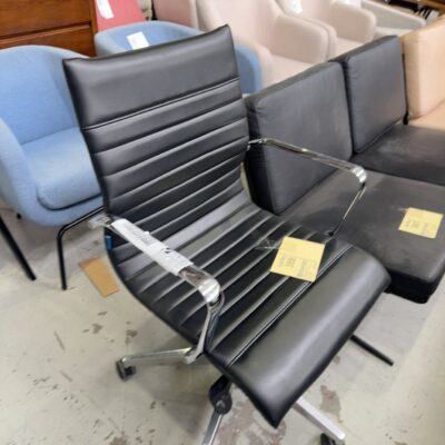 EX STAGING HIRE - BLACK LEATHER EXECUTIVE OFFICE CHAIR, SOLD AS IS