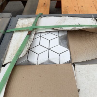 PALLET OF KITE WHITE GLOSS MOSAIC TILES