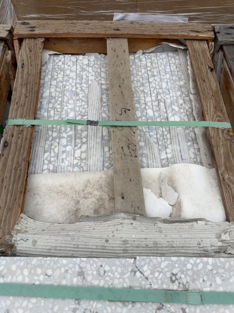 PALLET OF GREY & WHITE STONE PAVERS 600MM X 600MM X 20MM