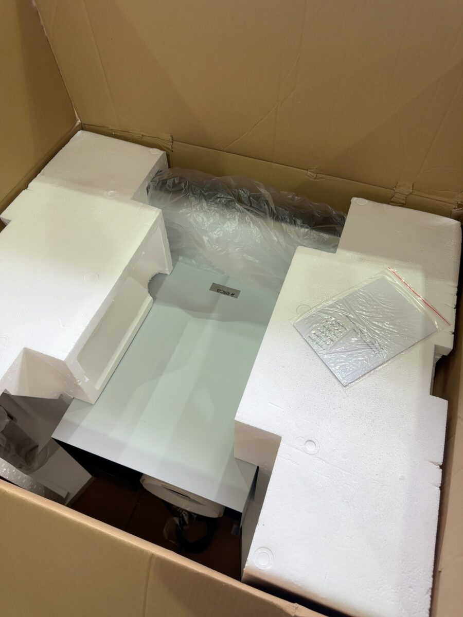 NEW ELICA VIDA XA90 900MM BLACK CHIMNEY RANGE HOODS SOLD AS IS NO WARRANTY (SHORT FLUE)