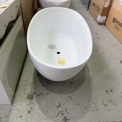 NEW 1500MM VENICE WHITE ACRYLIC EGG SHAPED FREESTANDING BATH, SOLD AS IS