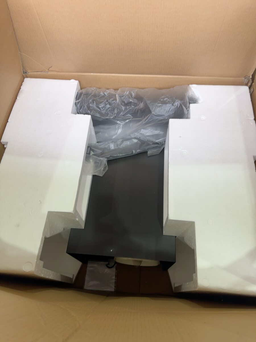 NEW ELICA VIDA XA90 900MM BLACK CHIMNEY RANGE HOODS SOLD AS IS NO WARRANTY (SHORT FLUE)