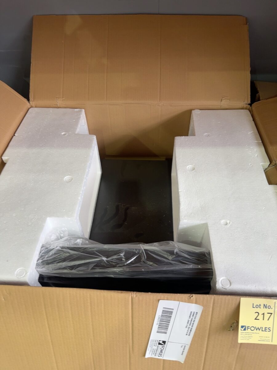 NEW ELICA VIDA BK/A90 900MM BLACK CHIMNEY RANGEHOOD, SOLD AS IS NO WARRANTY, (SHORT FLUE)