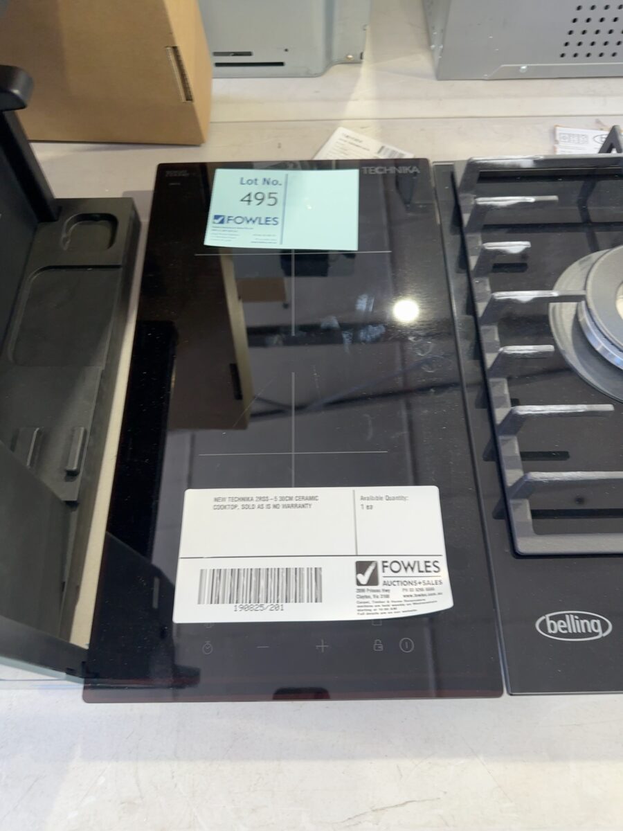 NEW TECHNIKA 2RSS-5 30CM CERAMIC COOKTOP, SOLD AS IS NO WARRANTY