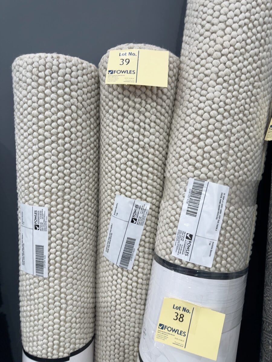 EX DISPLAY IVORY WOOL LOOP RUG 200CM X 290CM, HAND WOVEN RRP$1499