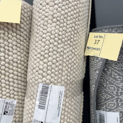 EX DISPLAY IVORY WOOL LOOP RUG 240CM X 330CM, HAND WOVEN RRP99