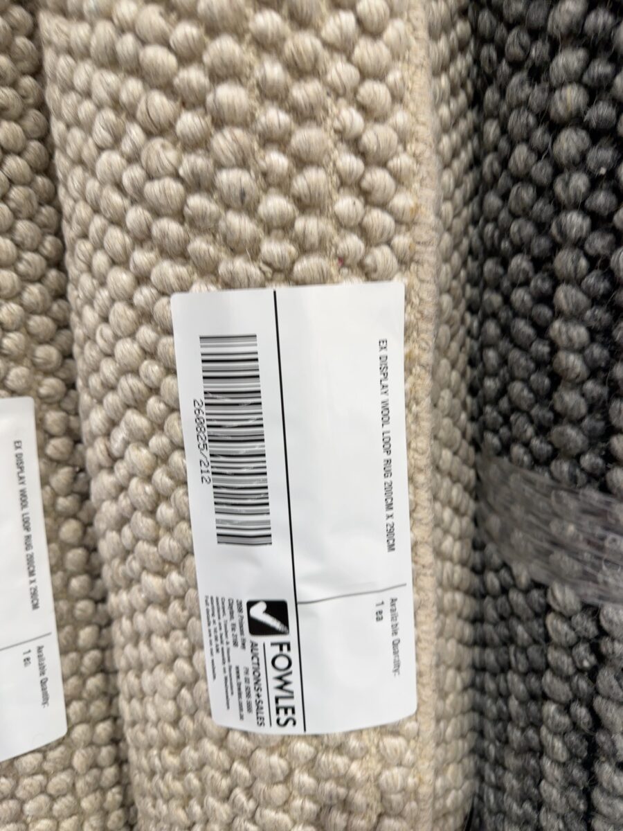 EX DISPLAY WOOL LOOP RUG 200CM X 290CM