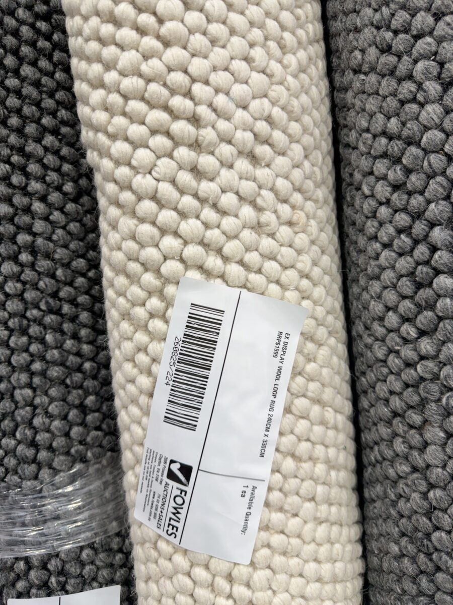 EX DISPLAY WOOL LOOP RUG 240CM X 330CM RRP$1999