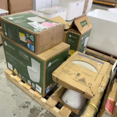 PALLET WITH CAROMA TOILET SUITE, ASSORTED CAROMA TOILET BASES AND CISTERNS SOLD AS IS